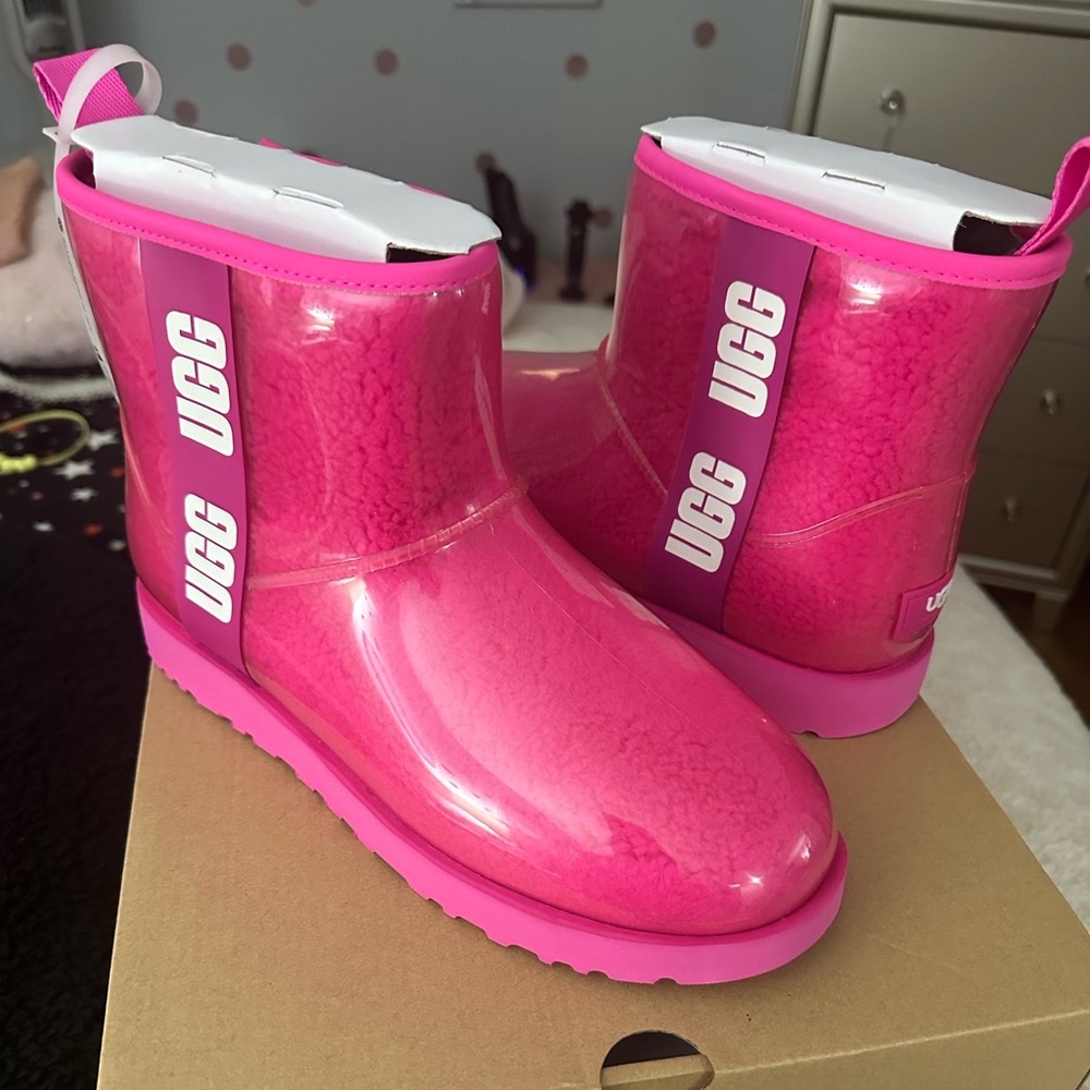 UGG Women’s Classic Clear Waterproof Mini boot size 10